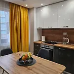 Boutique Yellow 1 Апартаменты *