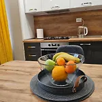 Boutique Yellow 1 Апартаменты *
