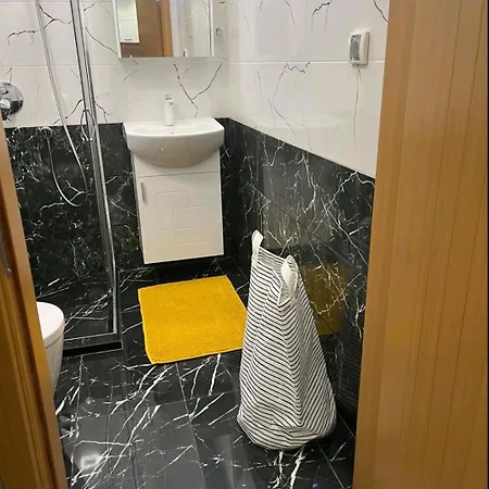 Boutique Yellow 1 بلوفديف