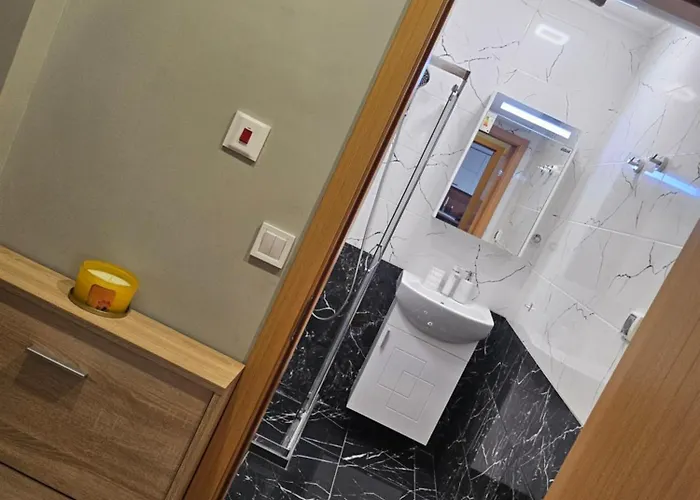 Boutique Yellow 1 Φιλιππούπολη